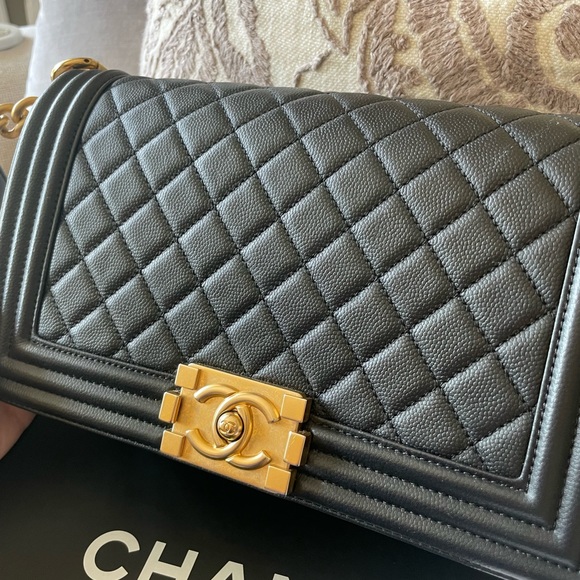 Pre loved Chanel Medium Boy - Picture 2 of 10